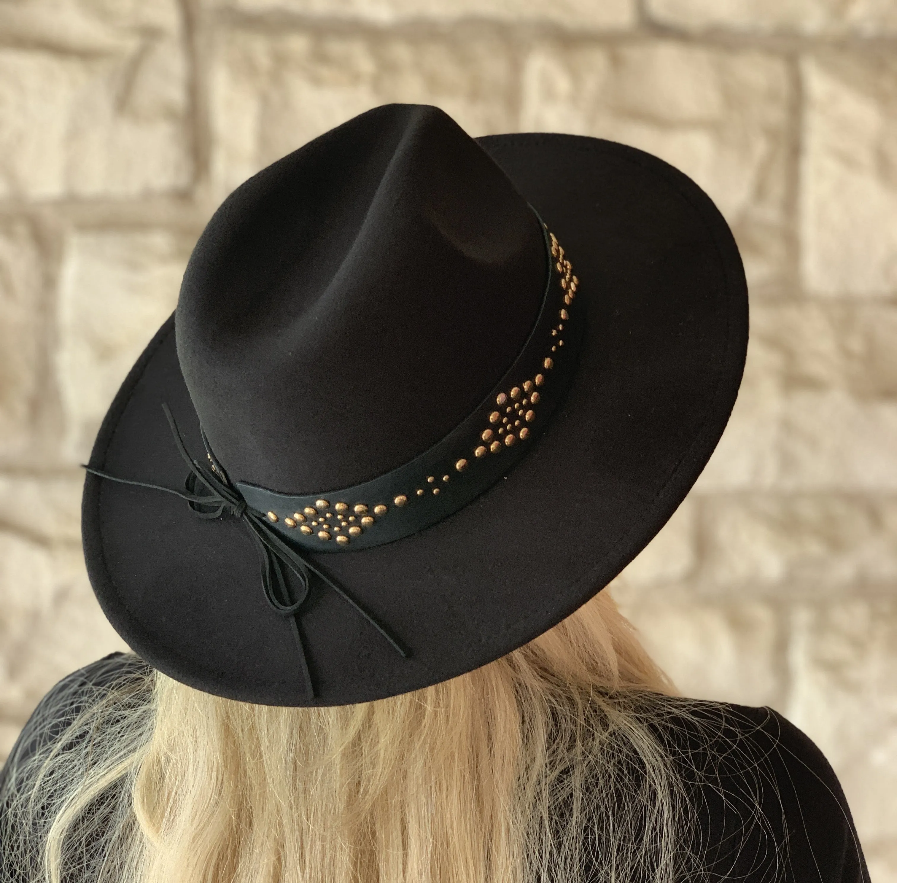 Jen & Co Glinda Grommet Trim Wide Brim Fedora Hat In Black